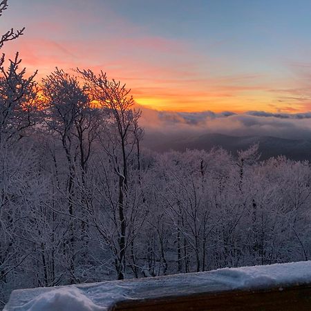 Above The Clouds Villa West Jefferson Luaran gambar